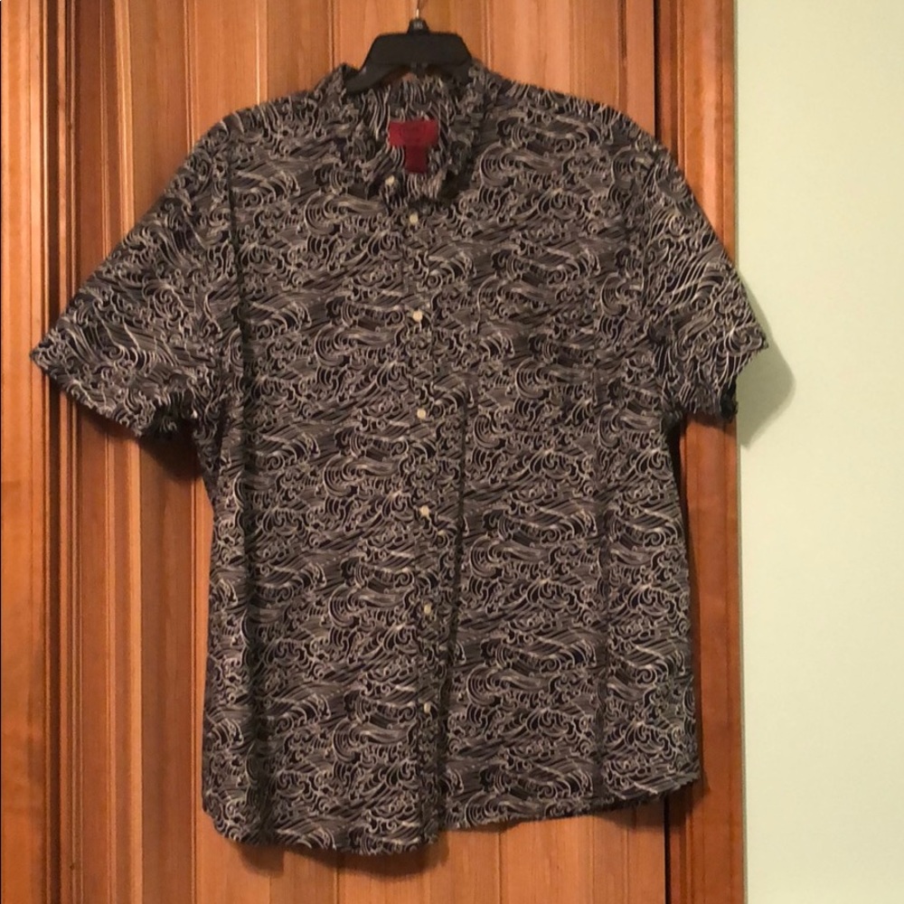 Black and white waves button up shirt